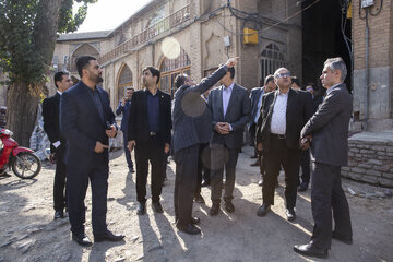 بازدید کوروش امیدی‌پور از مجموعه سرای سعدالسلطنه قزوین