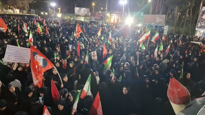 ملت ایران در دفاع از آرمان‌های انقلاب و استقلال کشور عقب‌نشینی نمی‌کند