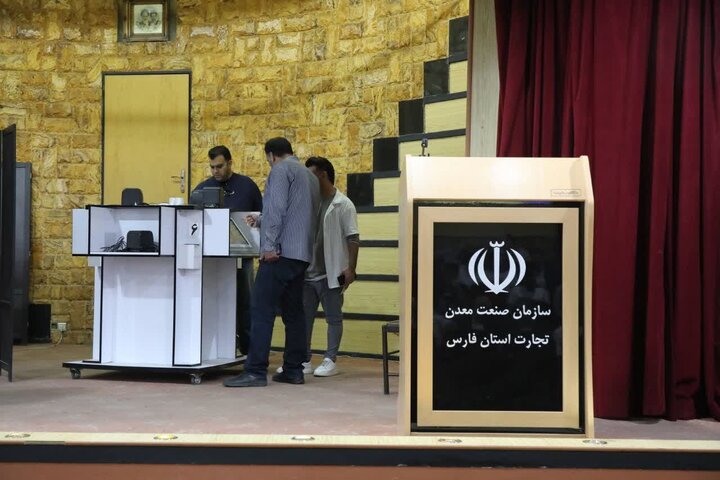 مدیرکل صمت فارس: مشارکت فعالان صنفی به پیگیری مطالبات صنف کمک می‌کند