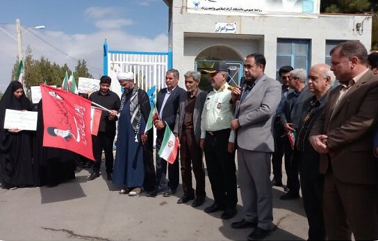 فرماندار زرند: اهتزاز پرچم جمهوری اسلامی، نماد زنده نگه داشتن آرمان‌های شهداست