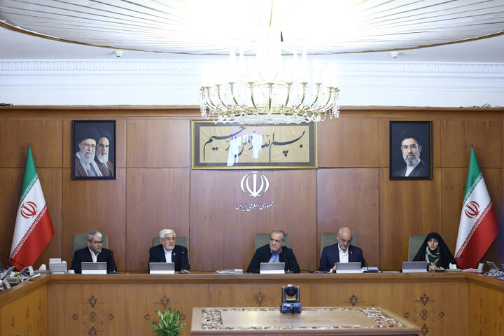 پزشکیان: پیگیر تحقق دستور رهبر انقلاب برای عبور از شرایط «نه جنگ، نه صلح» هستیم