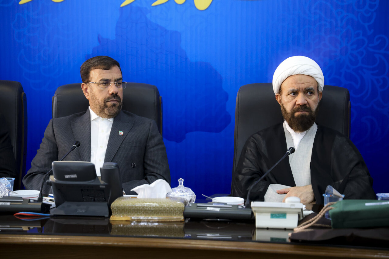 استاندار فارس: حل مسائل حرم شاهچراغ (ع) فراتر از تکالیف اداری است
