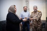 ادای احترام مسئولان سپاه کربلا و هیئت کشتی بسیج به مادران قهرمانان جهان در آمل