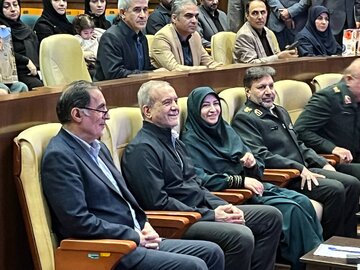 حضور پزشکیان در همایش تجلیل از محیط‌بانان برگزیده کشور