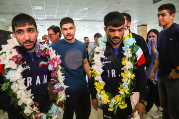 از راست علی احمدی وفا و پیام احمدی
