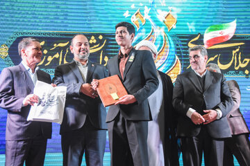 تجلیل از برگزیدگان هفتمین اجلاس سراسری نماز دانش آموزی - شاهرود