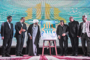 رونمایی از پوستر هشتمین اجلاس سراسری نماز دانش آموزی در هفتمین اجلاس سراسری نماز دانش آموزی - شاهرود