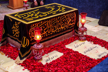 تشرف شیوخ عشایر عراق به رواق دارالذکر و مزار رهبر شهید انقلاب، حضرت آیت‌الله سیدعلی خامنه‌ای، در حرم مطهر رضوی