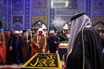 تشرف شیوخ عشایر عراق به رواق دارالذکر و مزار رهبر شهید انقلاب، حضرت آیت‌الله سیدعلی خامنه‌ای، در حرم مطهر رضوی