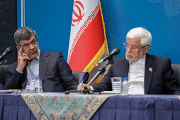 محمد رضا بابایی استاندار یزد شورای برنامه‌ریزی و توسعه استان به ریاست محمد رضا عارف معاون اول رئیس جمهور 
 