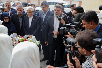 افتتاح دبیرستان دخترانه ۱۲ کلاسه بانو فرحناز طاهری در منطقه آزادشهر یزد با حضور محمد رضا عارف معاون اول رئیس جمهور 