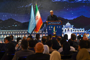 سخنرانی اصغر نوراله‌زاده، رئیس هیات عامل صندوق نوآوری و شکوفایی در آیین اعطای جوایز به برگزیدگان بیستمین جشنواره ملی فن‌آفرینی شیخ بهایی در اصفهان