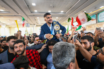 مراسم استقبال از غلامرضا فرخی، قهرمان کشتی فرنگی جهان -شیراز