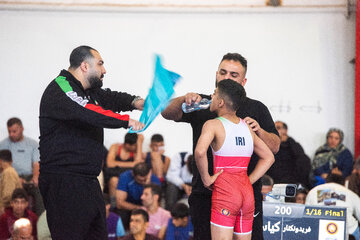 جشنواره کشتی آزاد نوجوانان به مناسبت گرامیداشت شهدای میناب