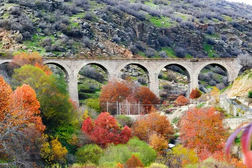 ایستگاه راهآهن بیشه؛ سفر پاییزی به قلب زاگرس با قطار