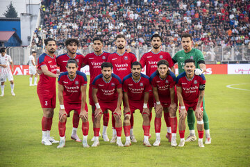 تیم نساجی در هفته یازدهم لیگ برتر فوتبال ایران مقابل پرسپولیس