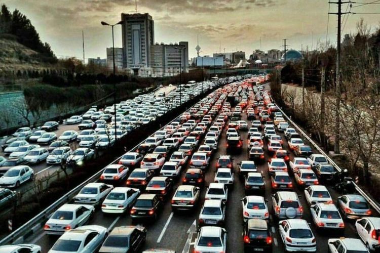موج بازگشت مسافران و ترافیک سنگین در راه‌های البرز/آماده‌باش نیروهای هلال‌احمر