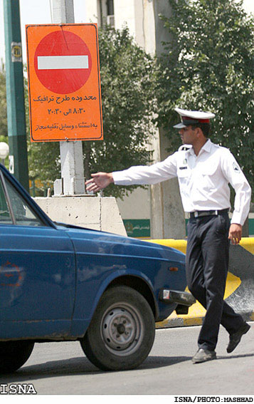 مدير عامل ترافيك شيراز: پليس رسما آمادگي خود را اعلام كند طرح را آغاز مي‌كنيم
 پليس راهور:مخالف اجراي طرح هستم اما اگر مصوب شود آماده همكاري هستيم
