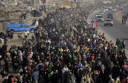 همايش زائران پياده اربعين حسيني در شيراز برگزار شد پياده روي زائران حسيني