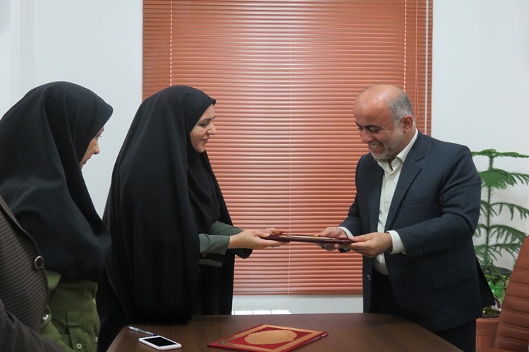 زمینه بهره برداری از گنجینه دفاع مقدس را در قالب فرهنگ کتابخوانی فراهم کنیم