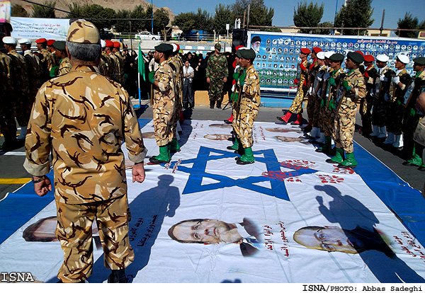 رژه یگان‌های ارتش، سپاه و بسیج شهرضا برگزار شد - ایسنا