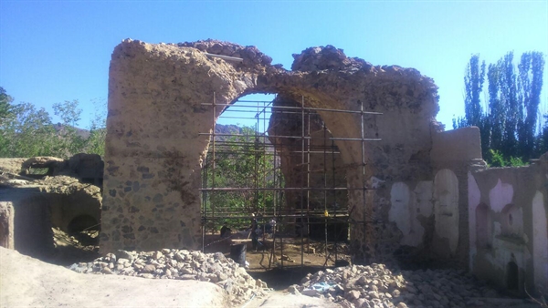اتمام آواربرداری و تسطیح اطراف آتشکده نطنز photo_2017-06-13_12-24-30