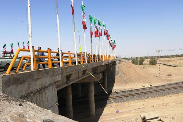 راه اندازی پل زیرگذر و روگذر جاده و ریل در ایستگاه راه آهن سیرجان