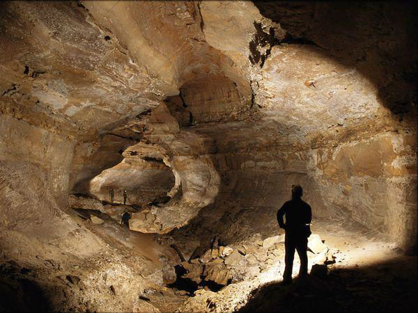 غار مغان، غاری اسرارآمیز

