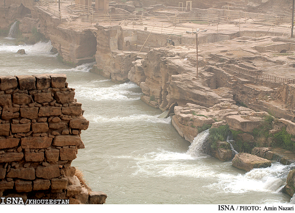 تلاش برای رفع خطر از ديواره غربی آبشار‌های شوشتر