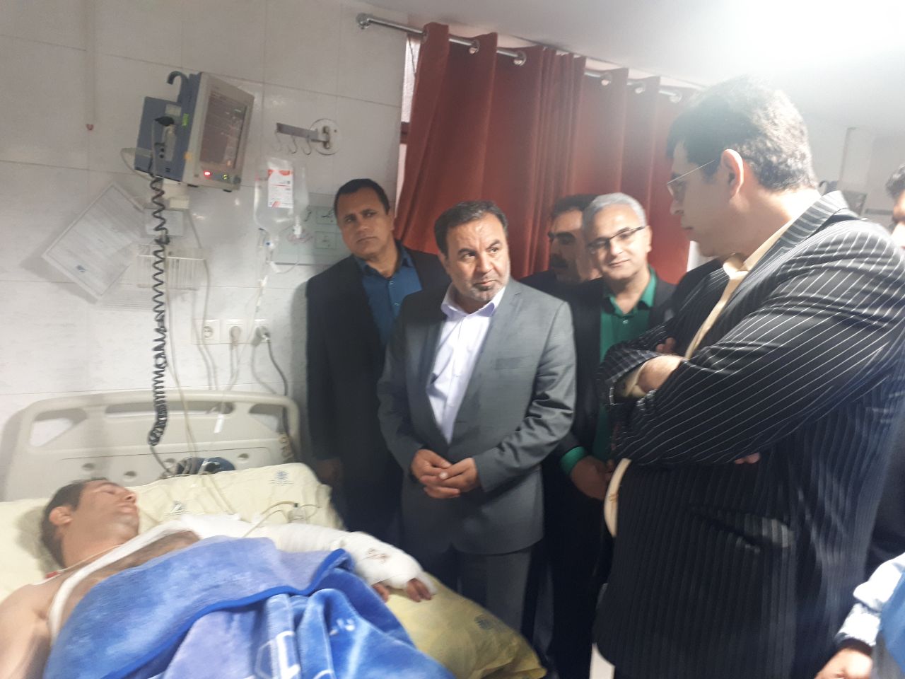 بازدید استاندار لرستان از حادثه دیدگان برق خرمآباد IMG_20190331_151605_057