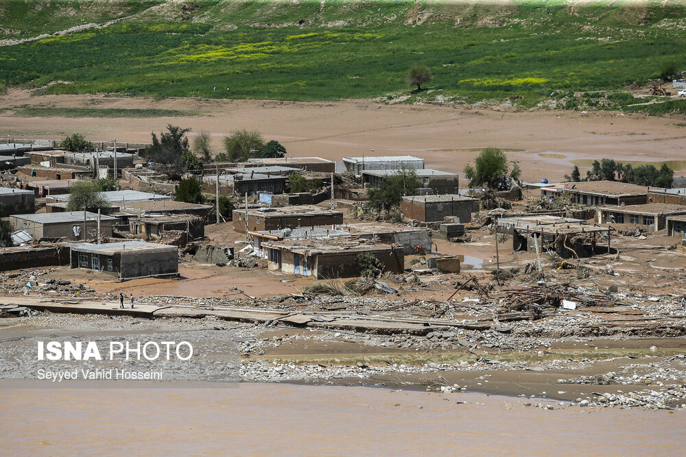 عروسی در سیل
57856318