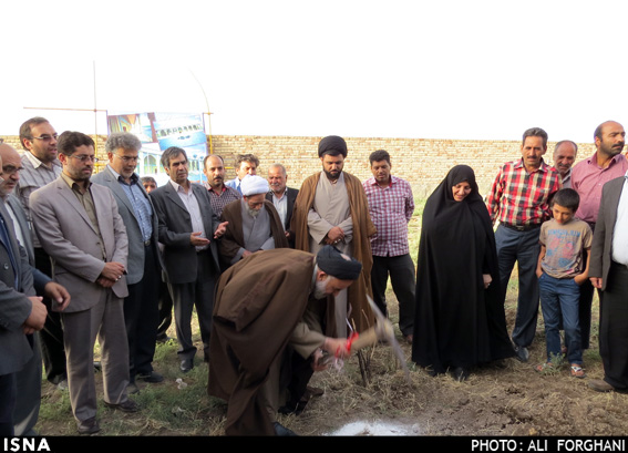 کلنگ احداث حسینیه امامزاده عبدالله(ع) ساوه به زمین زده شد