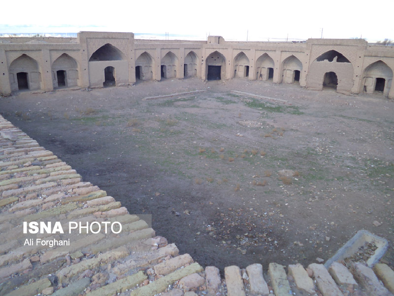 کاروانسرایی فراموش شده در باغ شیخ ساوه