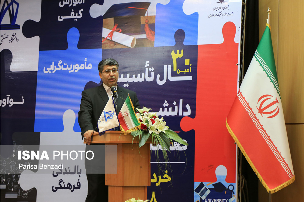 در زمینه آموزش عالی صنعتی با عقب ماندگی زیادی مواجه هستیم
