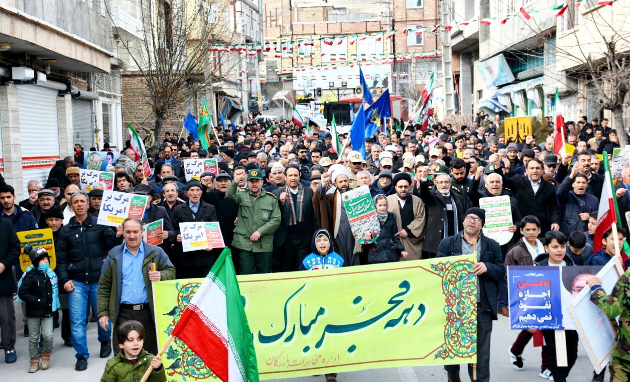 ندای مرگ بر آمریکا در شهر مرزی بازرگان طنین انداز شد ندای مرگ بر آمریکا در شهر مرزی بازرگان طنین انداز شد