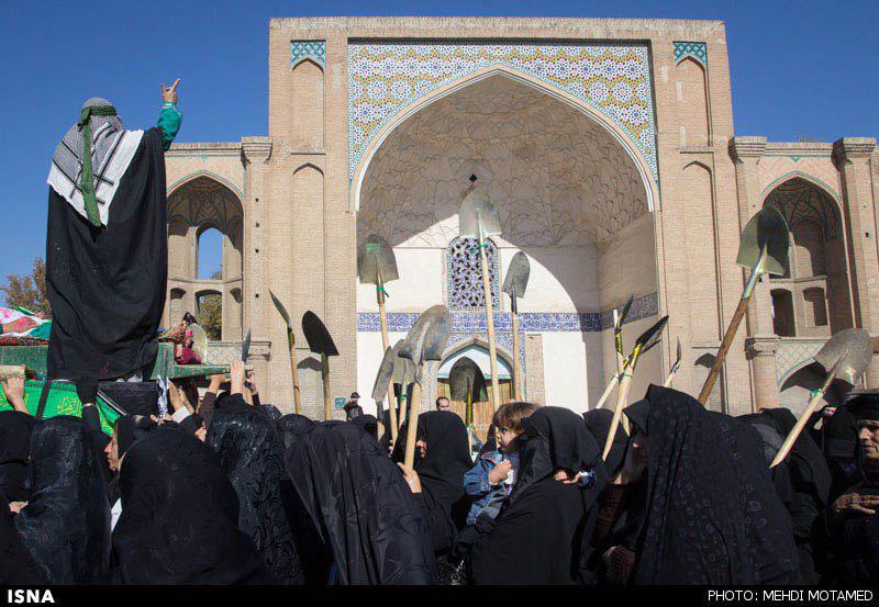 آیین «زنان بني اسد» در قزوین/ زنان برای دفن شهدای کربلا آمدند
