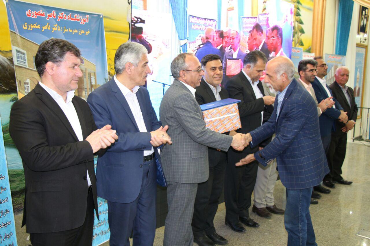تجلیل"نیک‌اندیشان تعلیم و تربیت"در بیست‌ویکمین جشنواره خیرین مدرسه‌ساز استان سمنان