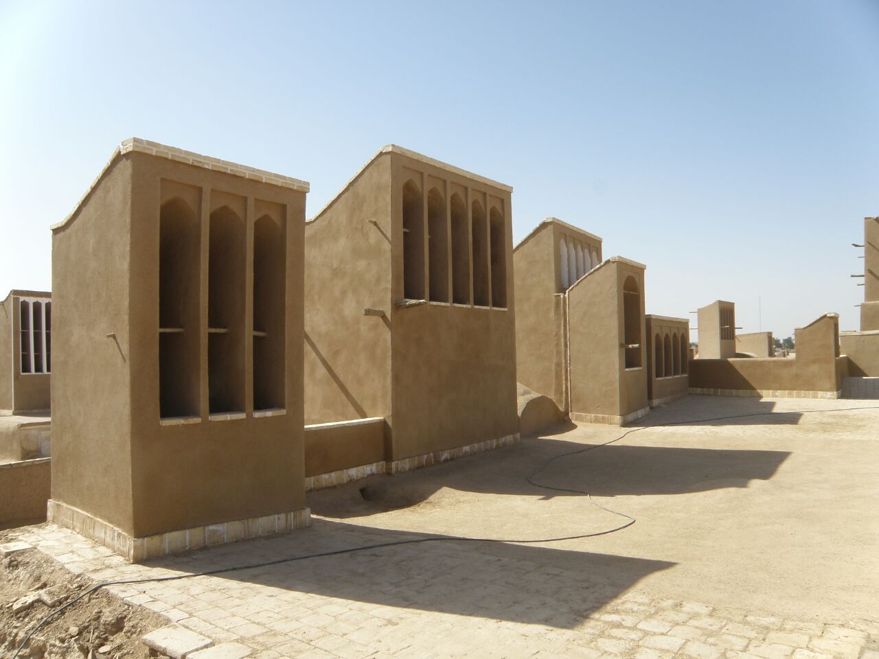 بادگیرهای يك سويه اردکان در كانون توجه گردشگران 