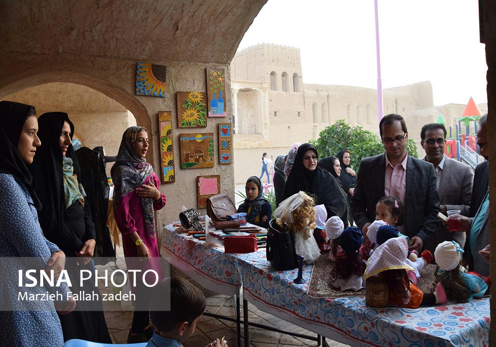 مطالبات هنرمندان ابرکوهی در حاشیه برپایی نمایشگاه صنایع‌دستی