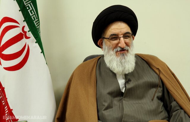 حضور روحانیون در مدارس ضروری است
