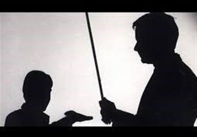 تنبیه بدنی چند دانش‌آموز در کرج/احتمال تعلیق مدیر مدرسه