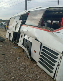 دو فوتی در پی واژگونی اتوبوس تبریز-تهران در البرز/علت خواب‌آلودگی راننده