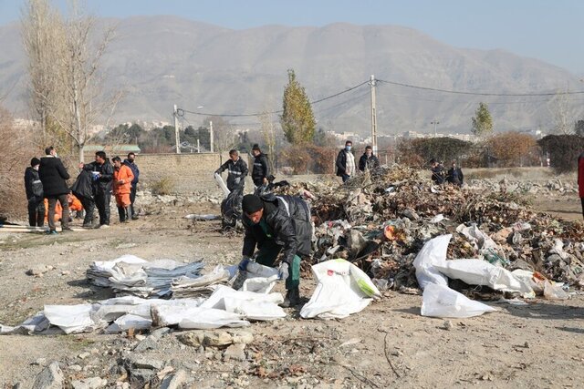 جمعآوری ۱۲ کامیون زباله از حاشیه رودخانه کرج جمعآوری ۱۲ کامیون زباله از حاشیه رودخانه کرج