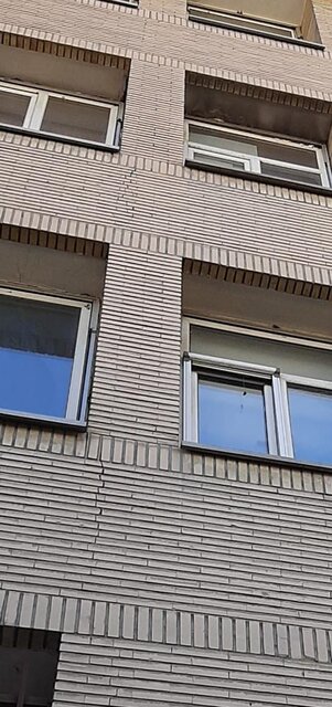 ترک خوردن ساختمان تأمین اجتماعی در کرج!