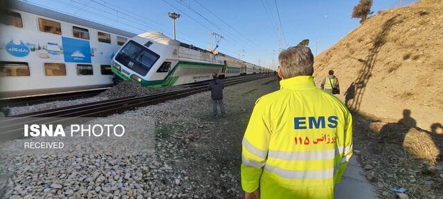 برخورد قطار تندرو با قطار عادی در ایستگاه چیتگر برخورد قطار تندرو با قطار عادی در ایستگاه چیتگر