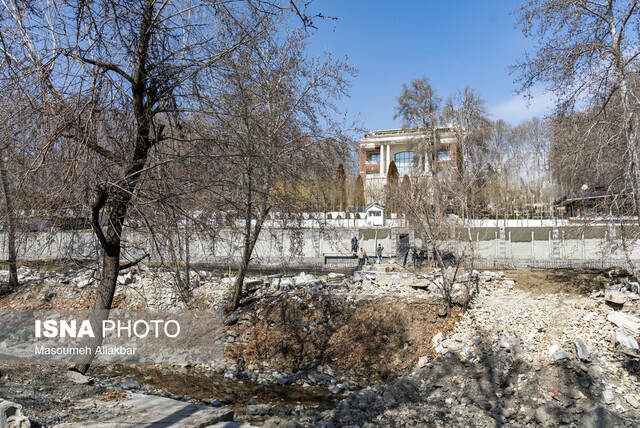 عقب‌نشینی از بستر رودخانه کرج 