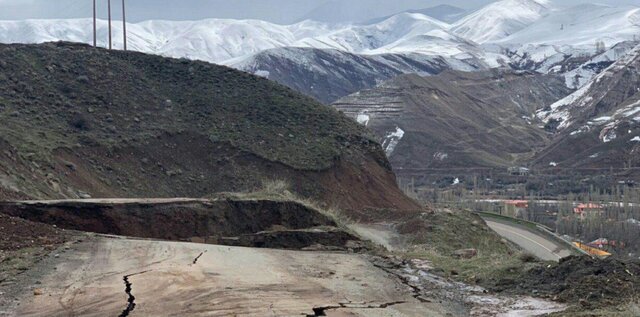 عکس تزئینی است رانش زمین در روستای ورکش طالقان