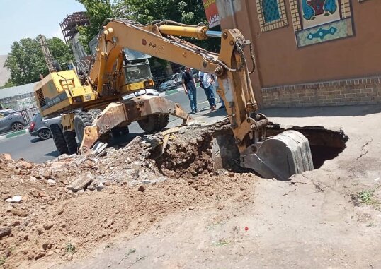 فرونشست زمین در کرج/ ساختمانهای اطراف تخلیه شد