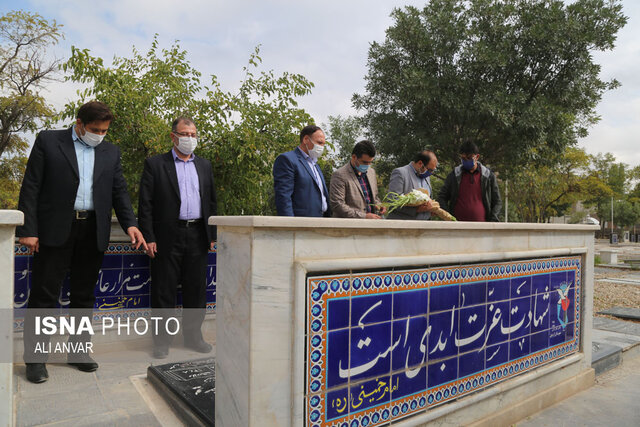 تجدید میثاق کارکنان جهاددانشگاهی واحد استان اردبیل با شهدای دفاع مقدس – گلزار شهدای غریبان