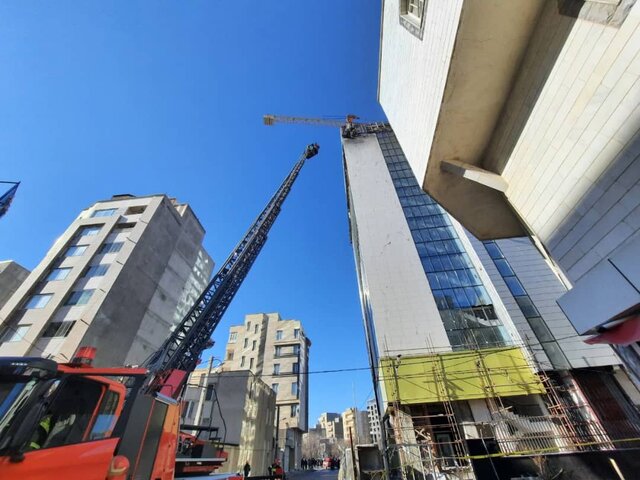 اطفای حریق در خیابان حافظ اردبیل / 3 کارگر مصدوم شدند